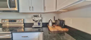 Modern 4 Bedroom Home, 6 mins away from Downtown - Image 5