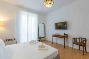 Refined, spacious and bright apartment Dormo da Flami - Image 2