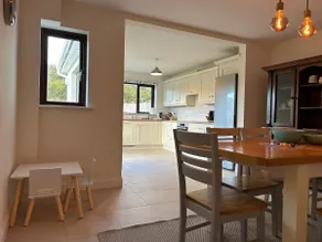 Modern and cozy family home - Image 3
