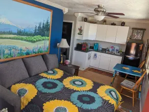 Adams Corner, WiFi, courtyd w/games Sewist access - Image 4