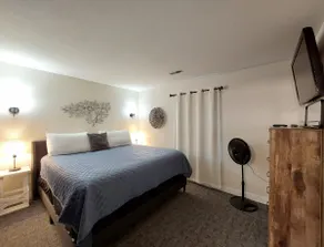 Romantic Getaway Walk-in Suite & Resort Ammenities - Image 4