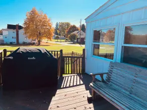Cozy & cheerful two bedroom house w fenced in area - Image 4