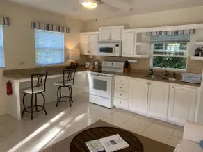 1 Bedroom Luxury Apartment Centrally Located - Image 3