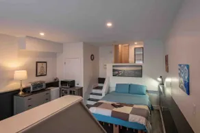 Between Two Bridges: A private studio suite - Image 2