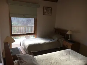 Shadybrook Alpine Apartment and garden - Image 3