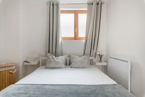 Beautiful fully-equipped 2 bedroom (Netflix, Disney+ included) - Image 5