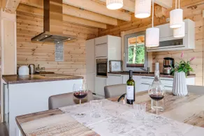 Symbiosis of luxury and log cabin coziness - Image 5