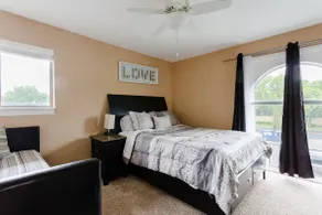 Modern 2BR, w/King Bed, 5min to everything-SAFE - Image 2