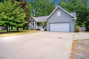 Stunning 5 Bedroom home blocks from Lake Michigan! - Image 2
