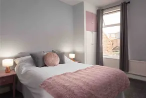 Lovely Victorian town house with free parking! - Image 2