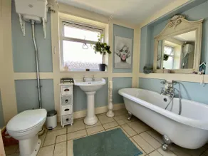 Large 5 Bedroom Thatched Cottage - Great Location! - Image 5