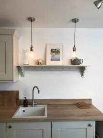 Coastal garden flat with parking.  Pet friendly!  Only 2 minutes from the beach! - Image 5