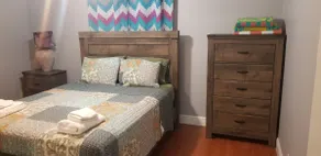Cheerful 3 BR home 15 min from beach & airport - Image 3