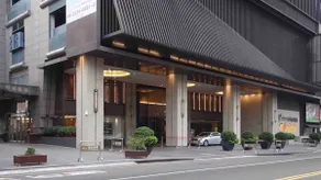 2-8 people, Jindian Hotel style high floor, SOGO business district, Feng Chia Night Market, Yizhong business district, high floor view, self check-in. - Image 3