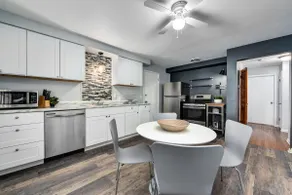 Relaxing Gem near Cleveland Clinic & Van Aiken District ~ Safe Neighborhood - Image 2
