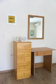 Anthi's up-floor apartment - Image 4