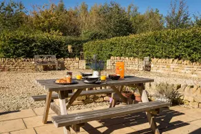 A luxury one bed two storey countryside cottage - Image 3