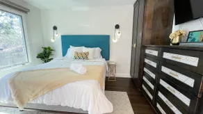 Cute & cozy Studio w/cowboy pool & parking - Image 3