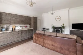 Central 2 Bed Apt in Sought After St. 4 - Image 5