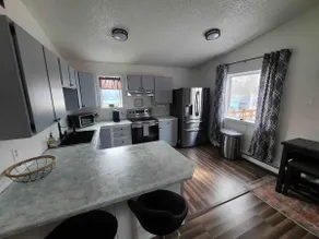 Top Floor Duplex | Private Deck + Wi-Fi | Walkable - Image 4