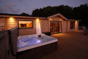 Fitzwilliam lodge - luxury lakeside lodge - Image 2