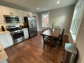 Judge’s Quarters: Exquisite Luxury Apartment - Image 3