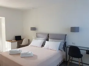 Varenna Sweet Home Varenna oferece Wi-Fi gratuito, cama de casal, um sofá-cama, um apartamento - Image 4