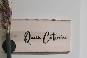 Queen Catherine Apartment Suite - Image 4