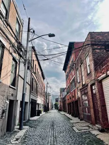 Entire One Bedroom Home on a Cobble Stone Street - Image 3