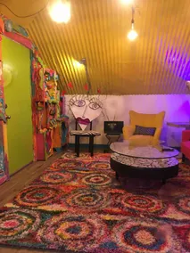 Hip Hut - Image 4