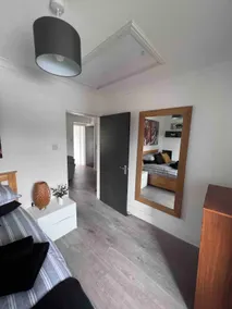 Stylish One Bed Apartment - Image 3