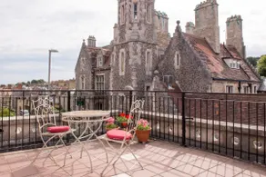 Sea Views, spacious, luxury flat + roof terrace. - Image 3