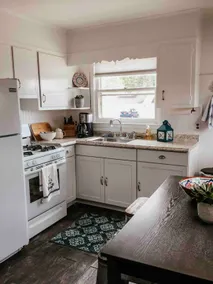 Cozy Lake Cottage - Image 5