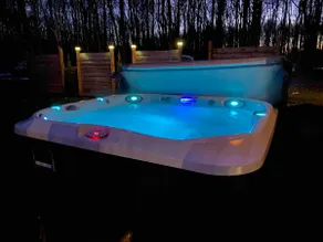 Nautik & Spa Stopover, Pool + Lake Access - Image 2