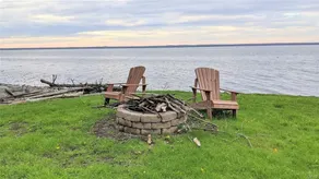 Beautiful Oneida Lake Shore Home and Yard - Image 3
