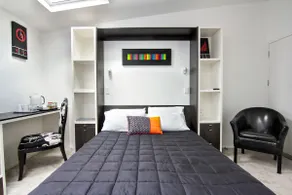 Super-central one-room hotel in CBD - Image 3