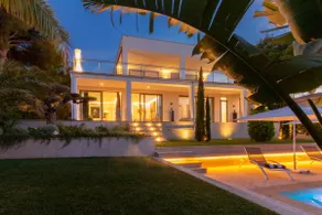 Modern exclusive Villa with Pool and Mountain View - Image 2
