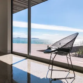 Absolute Beachfront Luxury Beach House - Image 5