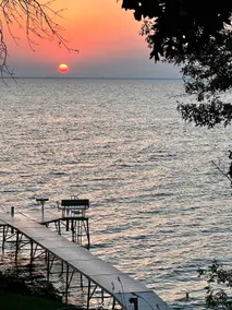 Family lake retreat w/ hot tub! Amazing sunsets! - Image 2