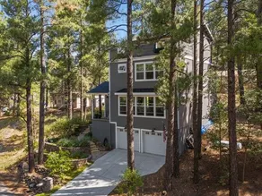 Chic 3 story: Hot Tub & Rooftop Terrace- Sleeps 9 - Image 4