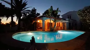 Fantastica villa con 3 camere da letto con piscina, 1 minuto a piedi dalla spiaggia di Cala D'Or. - Image 2
