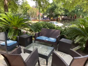 Adorable 6th Street Bungalow - Image 4