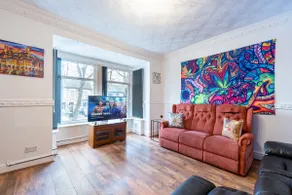 The Miracle Spacious 2 Bedroom 3 Beds Central Hull - Image 2