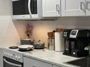 New Guest Suite, Kitchen+Parking - Image 4
