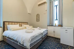 Mamilla central 1 room boutique apartment - Image 4