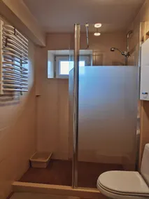 Entire ground floor - 2 bedrooms, kitchen and bathroom for 5 people. - Image 4