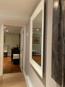 EYES ON KNIGHT-Spacious 2 B/R suite with Parking - Image 5
