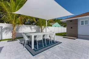 Downtown Splash / 4BR Pool/Golf Cart 5 mins to DT - Image 5