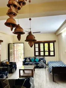 Garden-facing Spacious Apartment - Image 2