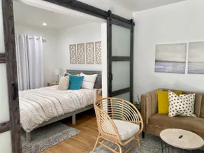 Private and Modern Garden Suite in Alameda - Image 3